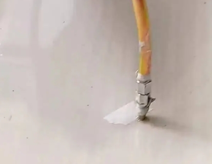 许昌瓷砖空鼓维修公司专业解答在瓷砖铺贴过程中，如果使用的砂料过粗（如全部使用了粗砂），可能会导致以下问题