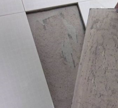 许昌瓷砖空鼓维修公司分享瓷砖铺贴时如果打浆（即涂抹在瓷砖背面和基层上的砂浆或瓷砖胶）过少，会带来以下问题